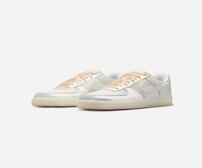 NIKE Women's Air Force 1 '07 LV8